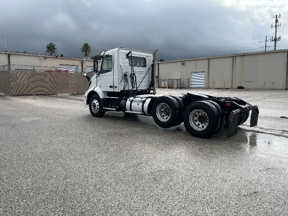 Day Cab Tractor-Heavy Duty Tractors-Volvo-2022-VNR64300-Tampa-FL-662,409\n\t\tmiles-$ 30,000 - Image 5