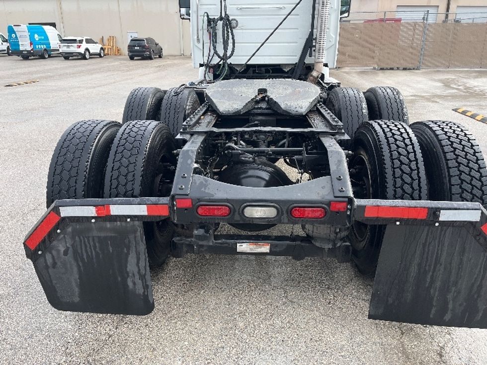 Day Cab Tractor-Heavy Duty Tractors-Volvo-2022-VNR64300-Tampa-FL-662,409\n\t\tmiles-$ 30,000 - Image 6