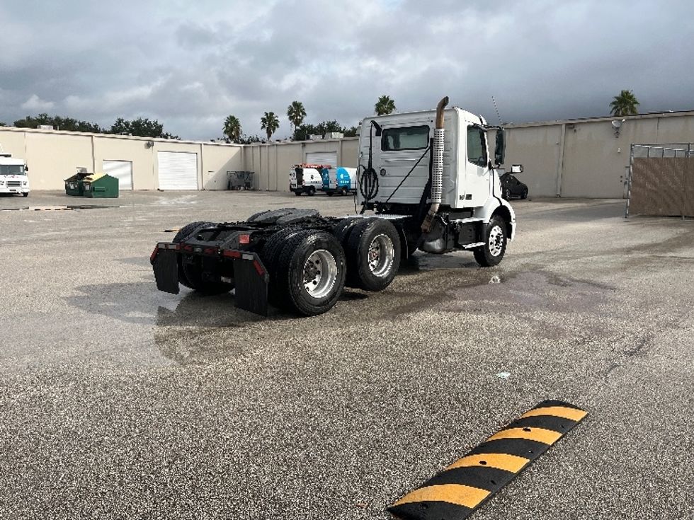 Day Cab Tractor-Heavy Duty Tractors-Volvo-2022-VNR64300-Tampa-FL-662,409\n\t\tmiles-$ 30,000 - Image 7