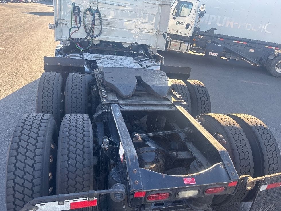 Day Cab Tractor-Heavy Duty Tractors-Volvo-2022-VNR64300-West Sacramento-CA-566,226\n\t\tmiles-$ 43,250 - Image 6