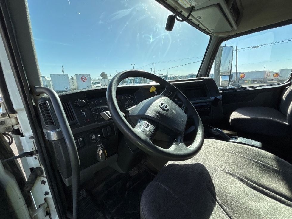 Day Cab Tractor-Heavy Duty Tractors-Volvo-2023-VNL42300-Fresno-CA-271,800\n\t\tmiles-$ 73,500 - Image 10