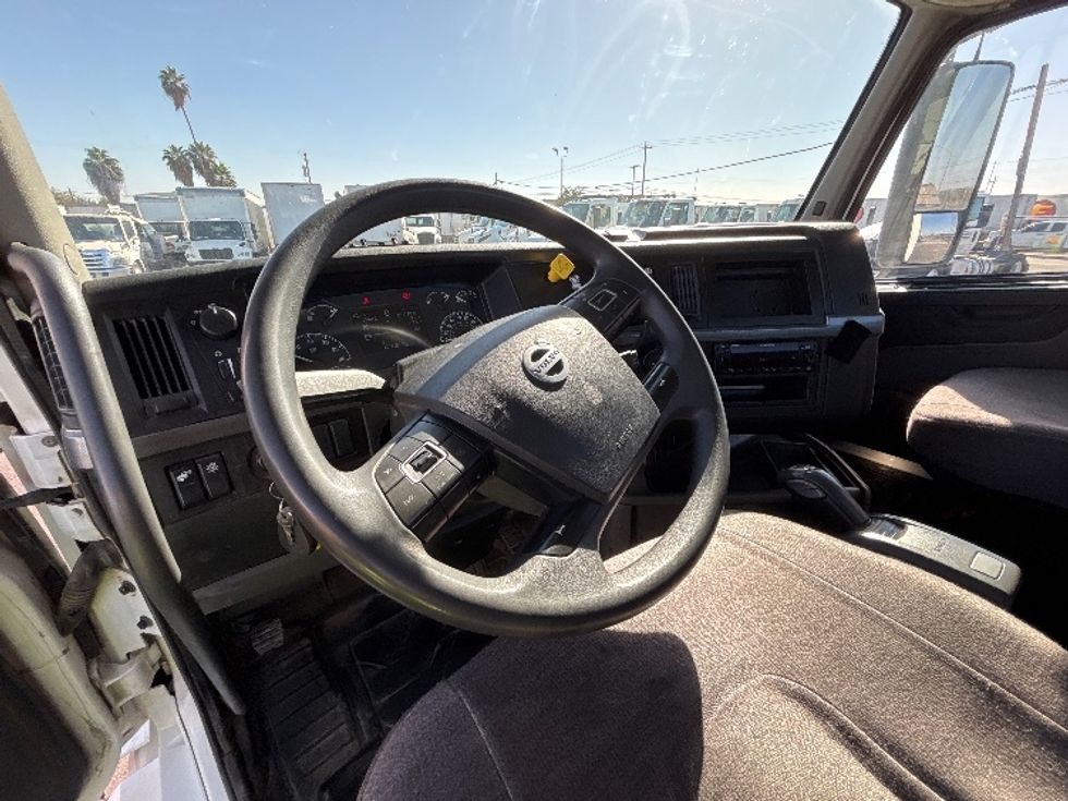 Day Cab Tractor-Heavy Duty Tractors-Volvo-2023-VNL42300-Fresno-CA-271,800\n\t\tmiles-$ 73,500 - Image 11