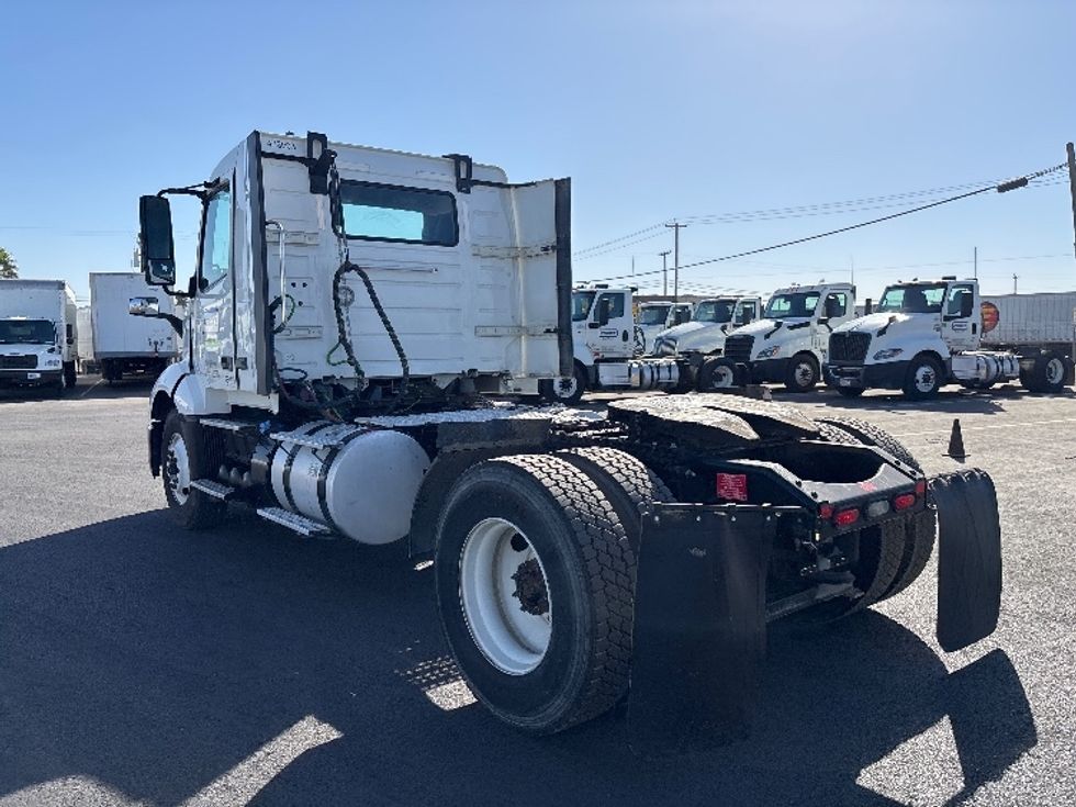 Day Cab Tractor-Heavy Duty Tractors-Volvo-2023-VNL42300-Fresno-CA-271,800\n\t\tmiles-$ 73,500 - Image 5