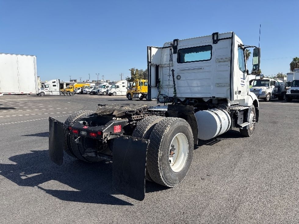 Day Cab Tractor-Heavy Duty Tractors-Volvo-2023-VNL42300-Fresno-CA-271,800\n\t\tmiles-$ 73,500 - Image 7
