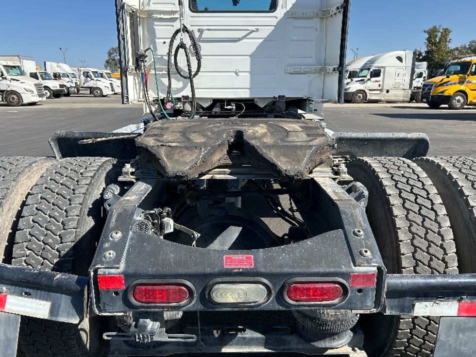 Day Cab Tractor-Heavy Duty Tractors-Volvo-2023-VNL42300-Fresno-CA-280,015\n\t\tmiles-$ 73,000 - Image 6