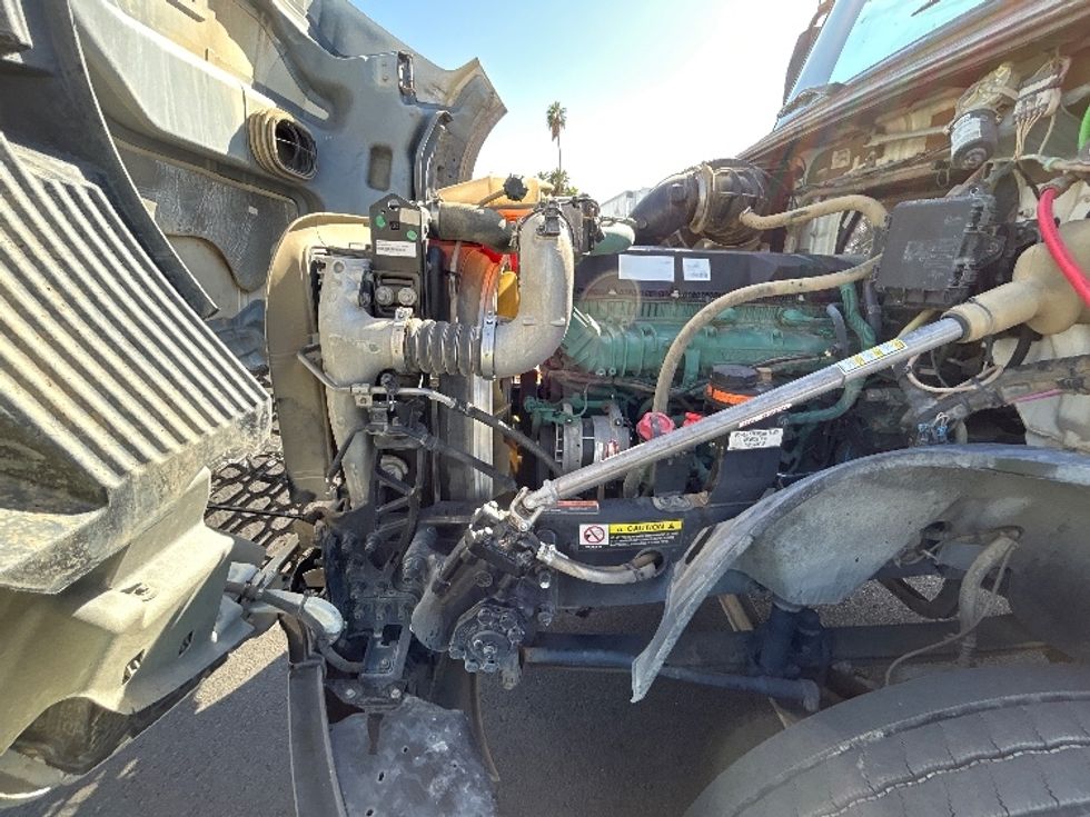 Day Cab Tractor-Heavy Duty Tractors-Volvo-2023-VNL42300-Fresno-CA-333,500\n\t\tmiles-$ 68,500 - Image 16