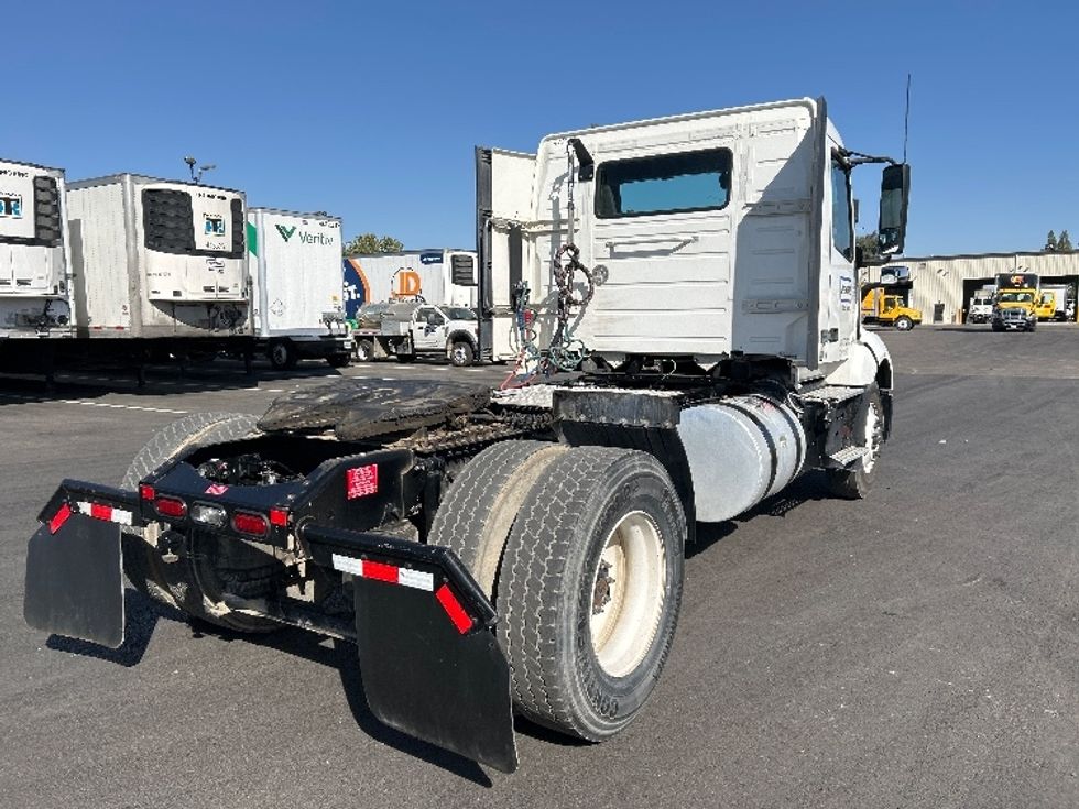 Day Cab Tractor-Heavy Duty Tractors-Volvo-2023-VNL42300-Fresno-CA-333,500\n\t\tmiles-$ 68,500 - Image 7