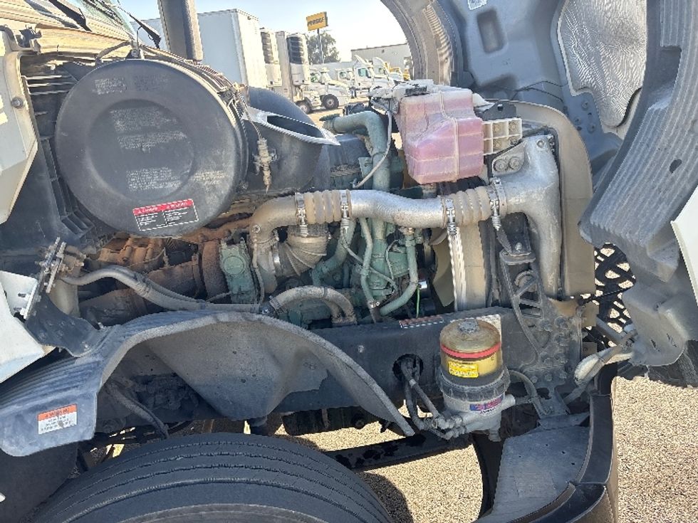 Day Cab Tractor-Heavy Duty Tractors-Volvo-2023-VNL42300-Ventura-CA-197,379\n\t\tmiles-$ 76,500 - Image 15
