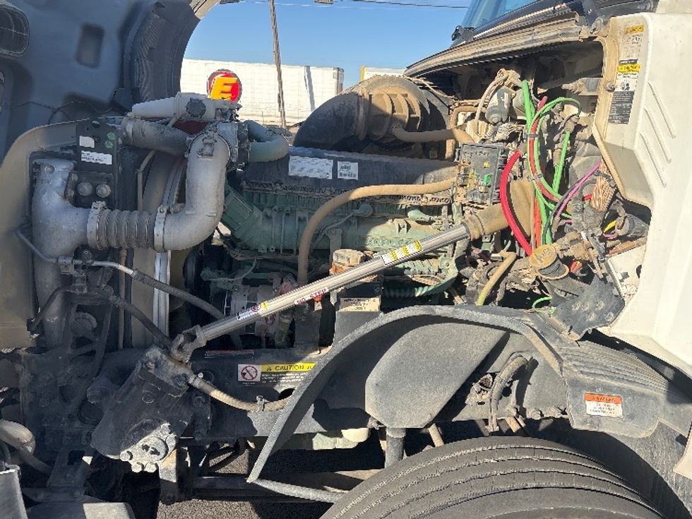 Day Cab Tractor-Heavy Duty Tractors-Volvo-2023-VNL42300-Ventura-CA-197,379\n\t\tmiles-$ 76,500 - Image 16