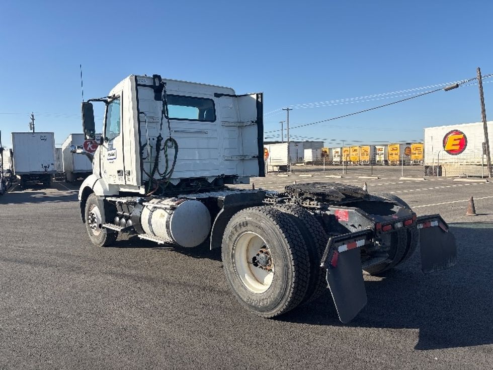 Day Cab Tractor-Heavy Duty Tractors-Volvo-2023-VNL42300-Ventura-CA-197,379\n\t\tmiles-$ 76,500 - Image 5