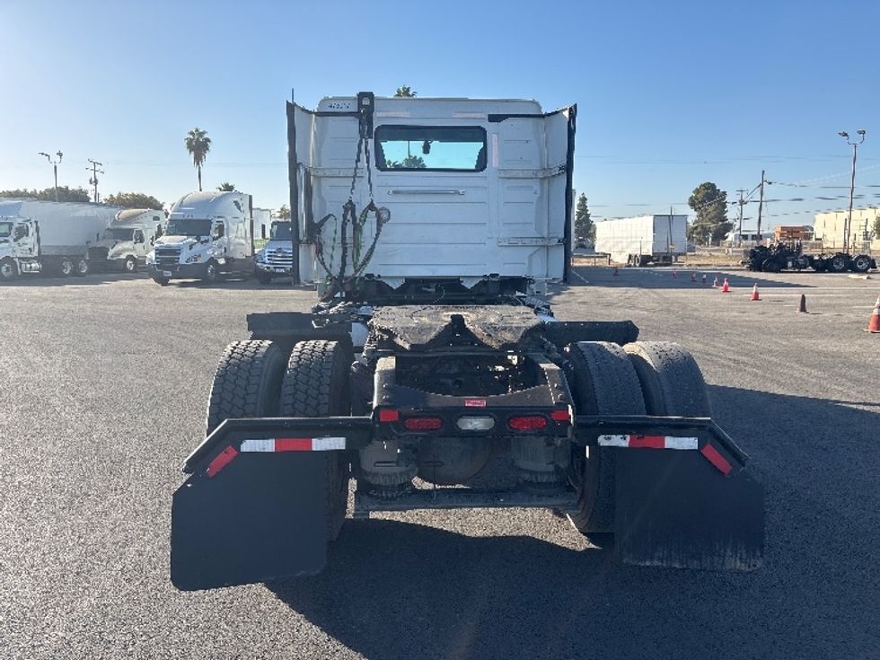 Day Cab Tractor-Heavy Duty Tractors-Volvo-2023-VNL42300-Ventura-CA-197,379\n\t\tmiles-$ 76,500 - Image 6