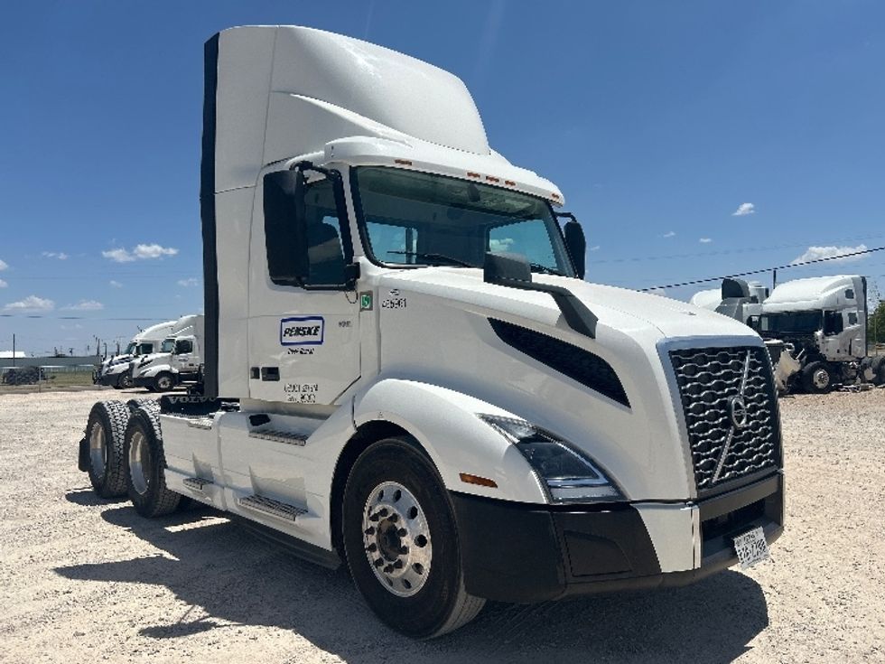 Day Cab Tractor-Heavy Duty Tractors-Volvo-2023-VNL64T300-Amarillo-TX-518,256\n\t\tmiles-$ 56,500 - Image 1