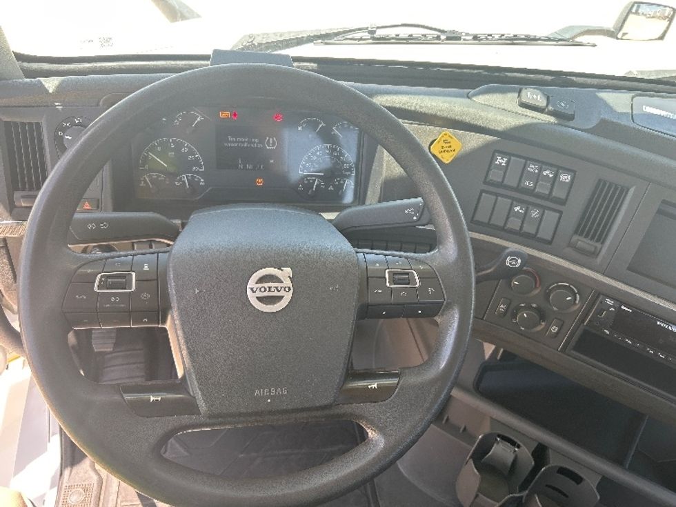 Day Cab Tractor-Heavy Duty Tractors-Volvo-2023-VNL64T300-Amarillo-TX-518,256\n\t\tmiles-$ 56,500 - Image 11