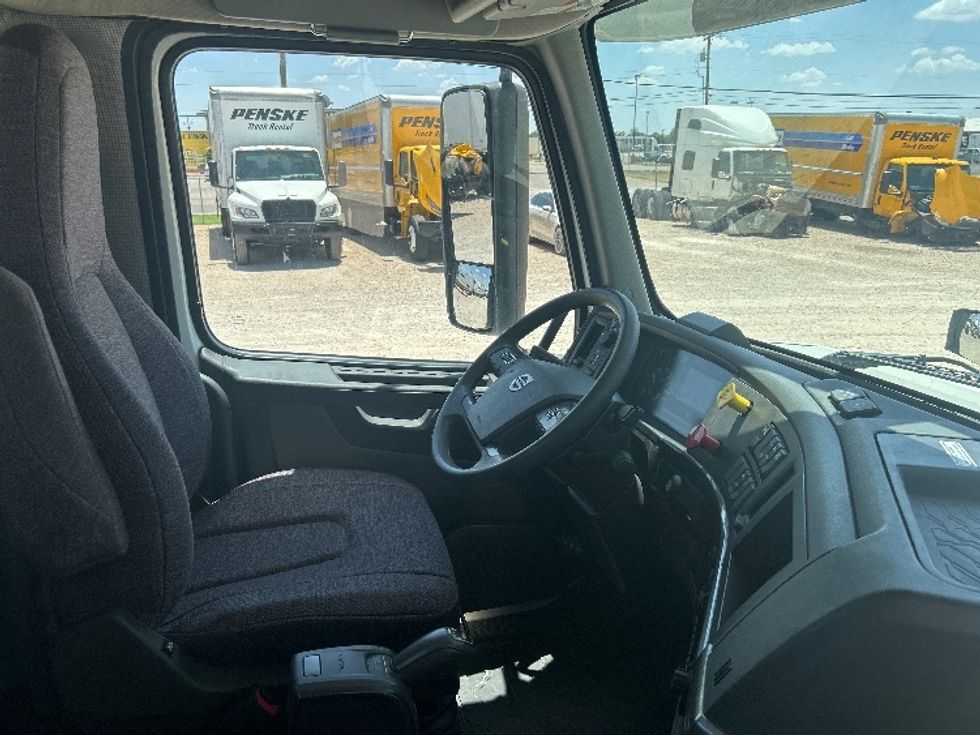 Day Cab Tractor-Heavy Duty Tractors-Volvo-2023-VNL64T300-Amarillo-TX-518,256\n\t\tmiles-$ 56,500 - Image 14