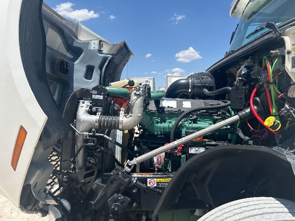 Day Cab Tractor-Heavy Duty Tractors-Volvo-2023-VNL64T300-Amarillo-TX-518,256\n\t\tmiles-$ 56,500 - Image 16