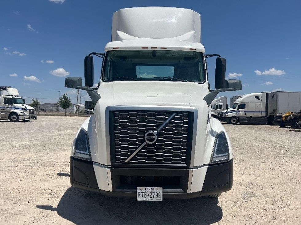 Day Cab Tractor-Heavy Duty Tractors-Volvo-2023-VNL64T300-Amarillo-TX-518,256\n\t\tmiles-$ 56,500 - Image 2