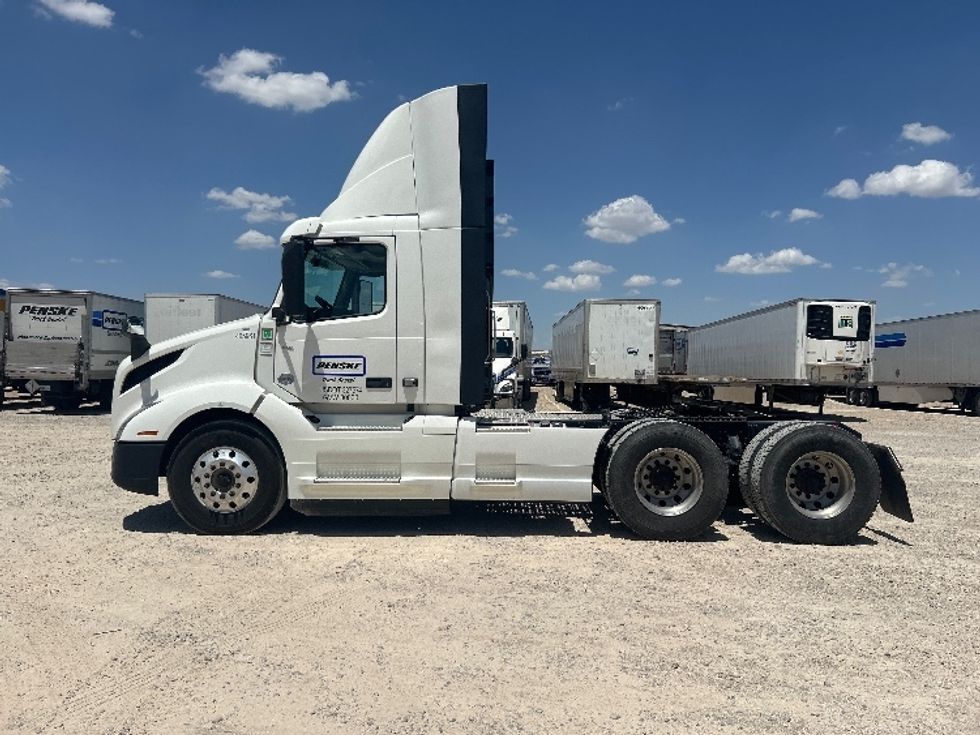Day Cab Tractor-Heavy Duty Tractors-Volvo-2023-VNL64T300-Amarillo-TX-518,256\n\t\tmiles-$ 56,500 - Image 4