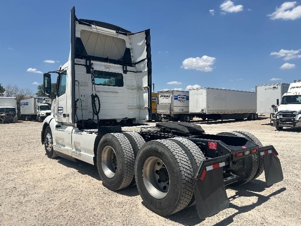 Day Cab Tractor-Heavy Duty Tractors-Volvo-2023-VNL64T300-Amarillo-TX-518,256\n\t\tmiles-$ 56,500 - Image 5