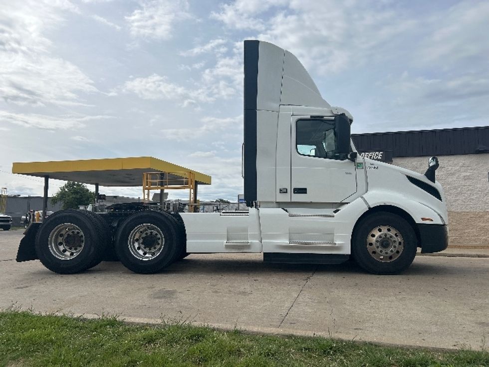 Day Cab Tractor-Heavy Duty Tractors-Volvo-2023-VNL64T300-Amarillo-TX-518,256\n\t\tmiles-$ 56,500 - Image 8
