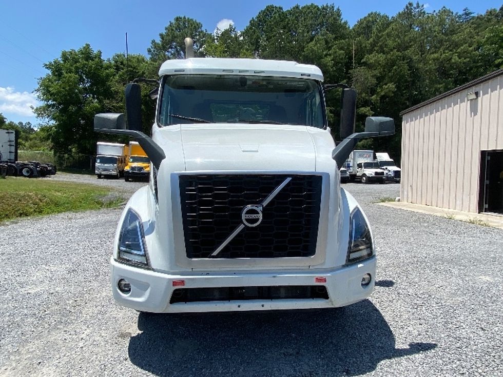 Day Cab Tractor-Heavy Duty Tractors-Volvo-2023-VNR62300-Cleveland-TN-472,631\n\t\tmiles-$ 54,750 - Image 2