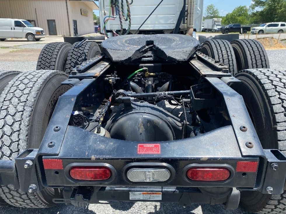 Day Cab Tractor-Heavy Duty Tractors-Volvo-2023-VNR62300-Cleveland-TN-472,631\n\t\tmiles-$ 54,750 - Image 6