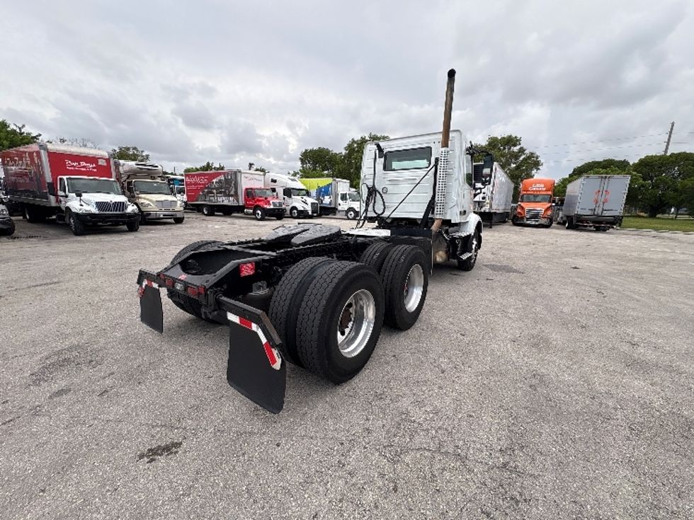 Day Cab Tractor-Heavy Duty Tractors-Volvo-2023-VNR62300-Medley-FL-504,709\n\t\tmiles-$ 47,250 - Image 7