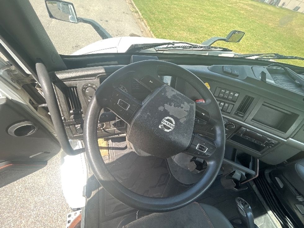 Day Cab Tractor-Heavy Duty Tractors-Volvo-2023-VNR62300-Montgomery-AL-471,881\n\t\tmiles-$ 53,750 - Image 10