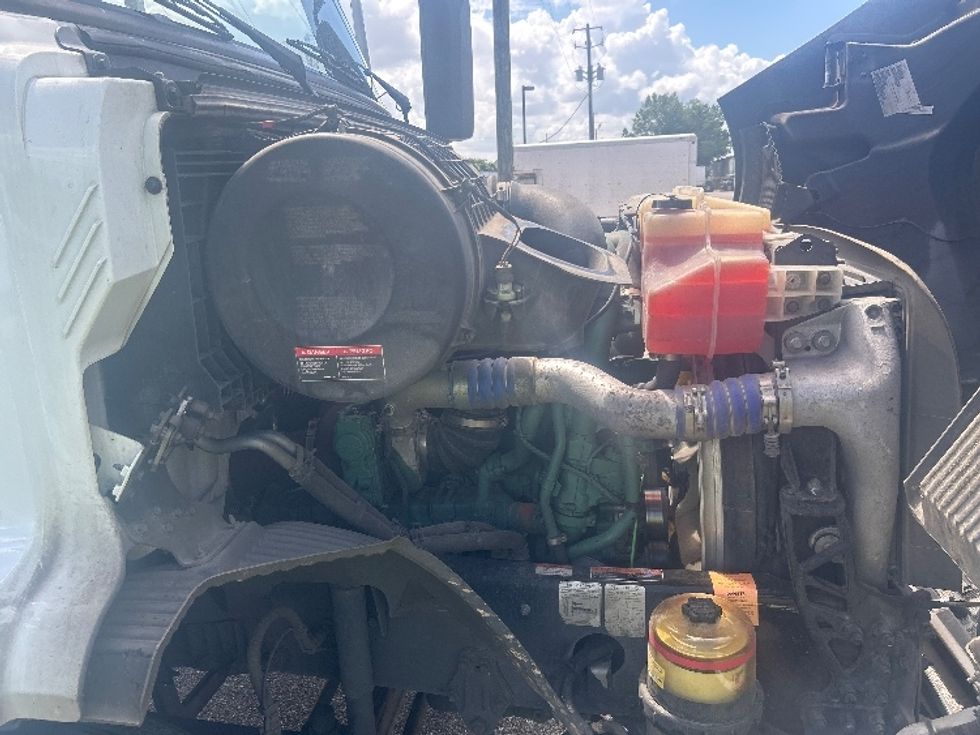 Day Cab Tractor-Heavy Duty Tractors-Volvo-2023-VNR62300-Montgomery-AL-471,881\n\t\tmiles-$ 53,750 - Image 14