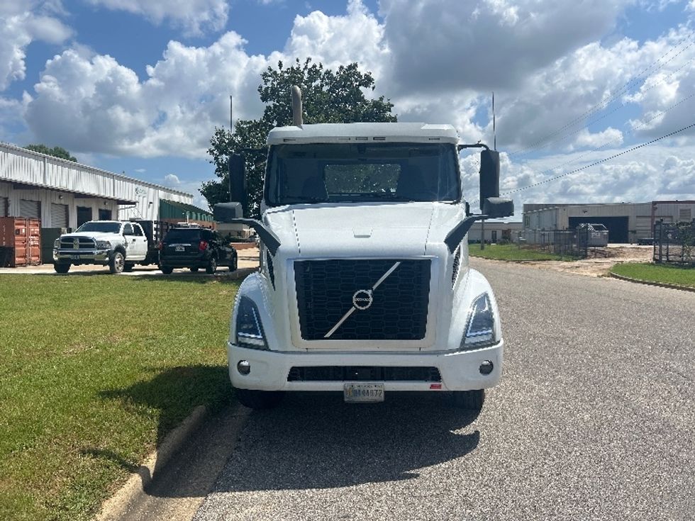 Day Cab Tractor-Heavy Duty Tractors-Volvo-2023-VNR62300-Montgomery-AL-471,881\n\t\tmiles-$ 53,750 - Image 2