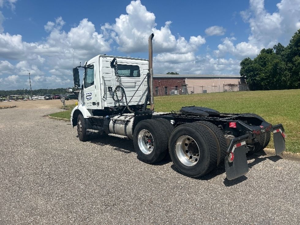 Day Cab Tractor-Heavy Duty Tractors-Volvo-2023-VNR62300-Montgomery-AL-471,881\n\t\tmiles-$ 53,750 - Image 4