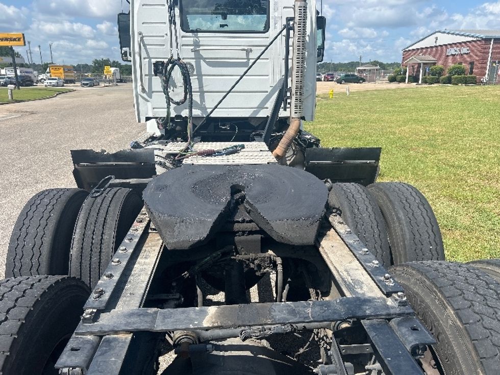 Day Cab Tractor-Heavy Duty Tractors-Volvo-2023-VNR62300-Montgomery-AL-471,881\n\t\tmiles-$ 53,750 - Image 5