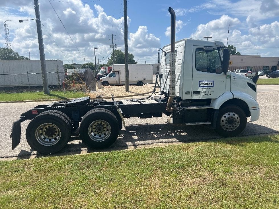 Day Cab Tractor-Heavy Duty Tractors-Volvo-2023-VNR62300-Montgomery-AL-471,881\n\t\tmiles-$ 53,750 - Image 7