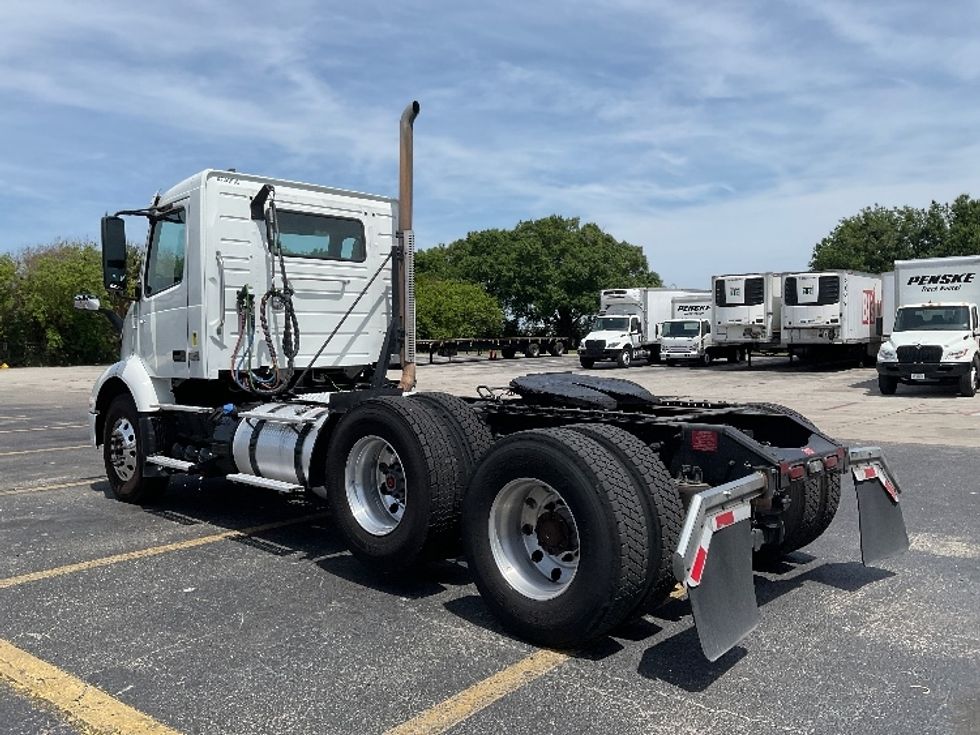 Day Cab Tractor-Heavy Duty Tractors-Volvo-2023-VNR62300-Ocala-FL-530,718\n\t\tmiles-$ 44,000 - Image 5