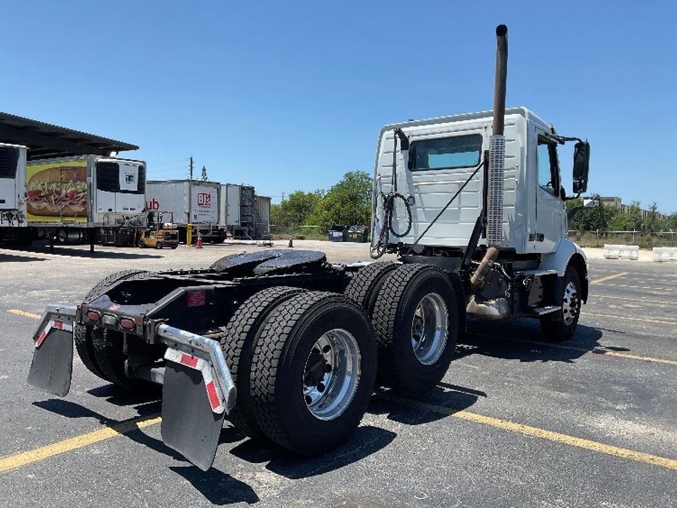 Day Cab Tractor-Heavy Duty Tractors-Volvo-2023-VNR62300-Ocala-FL-530,718\n\t\tmiles-$ 44,000 - Image 7