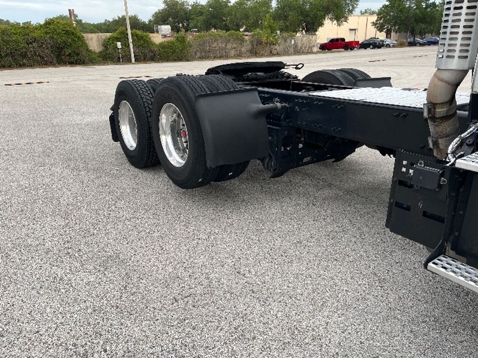 Day Cab Tractor-Heavy Duty Tractors-Volvo-2023-VNR62300-Tampa-FL-355,762\n\t\tmiles-$ 61,750 - Image 18