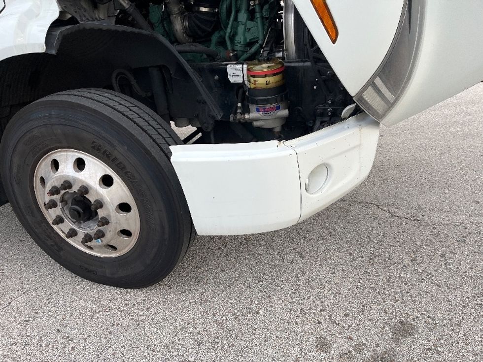 Day Cab Tractor-Heavy Duty Tractors-Volvo-2023-VNR62300-Tampa-FL-355,762\n\t\tmiles-$ 61,750 - Image 19
