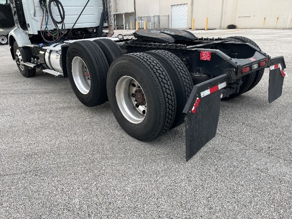 Day Cab Tractor-Heavy Duty Tractors-Volvo-2023-VNR62300-Tampa-FL-355,762\n\t\tmiles-$ 61,750 - Image 22