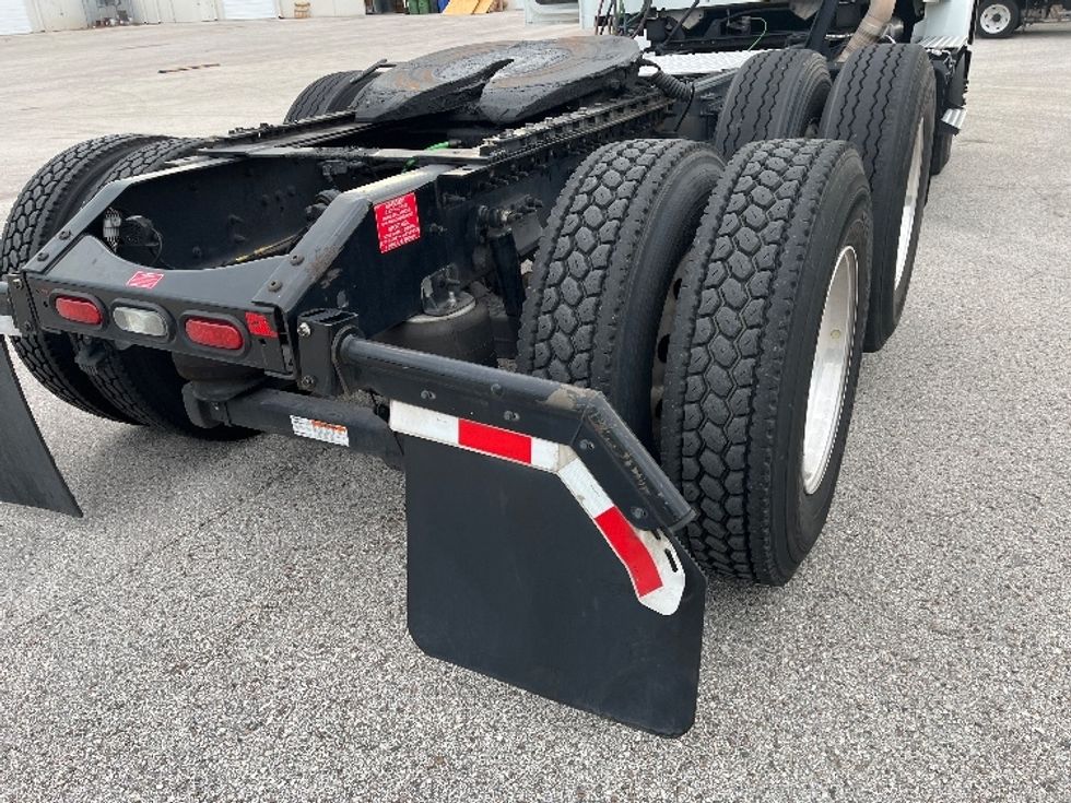 Day Cab Tractor-Heavy Duty Tractors-Volvo-2023-VNR62300-Tampa-FL-355,762\n\t\tmiles-$ 61,750 - Image 23