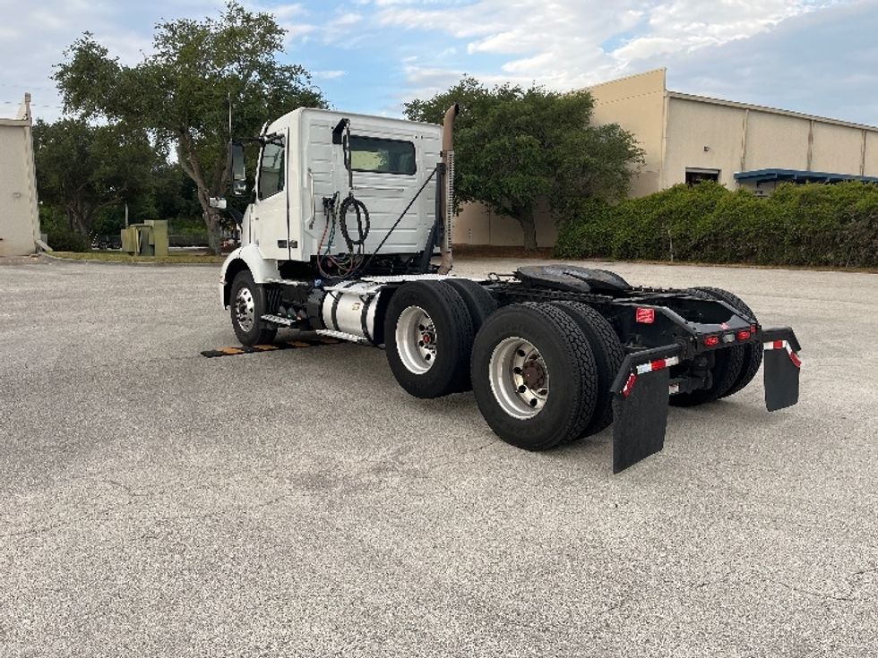 Day Cab Tractor-Heavy Duty Tractors-Volvo-2023-VNR62300-Tampa-FL-355,762\n\t\tmiles-$ 61,750 - Image 5