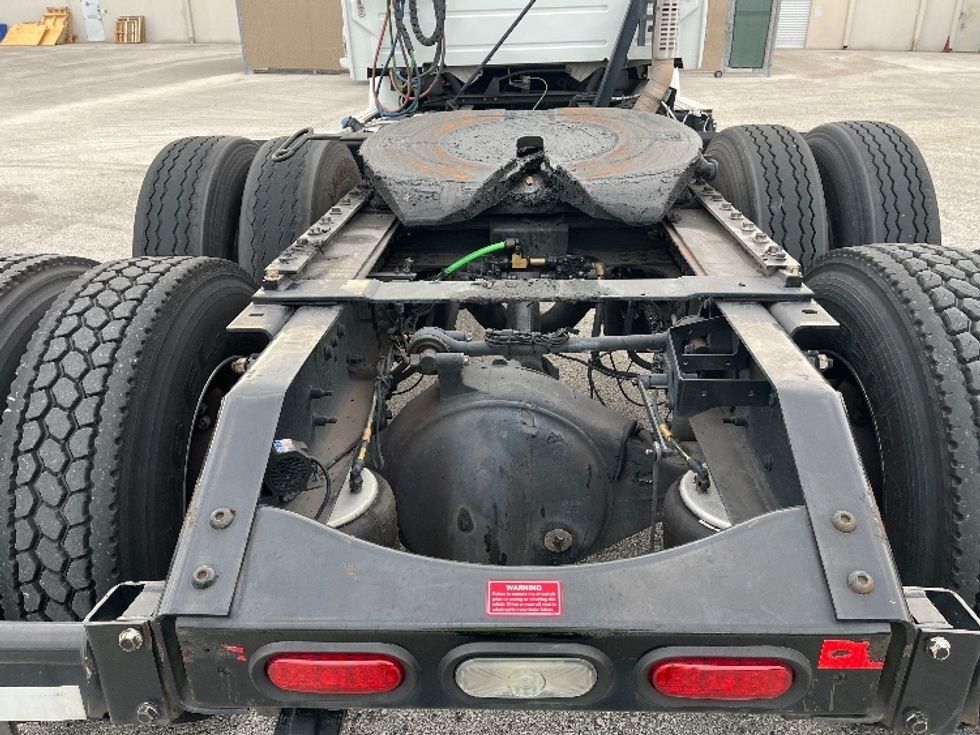 Day Cab Tractor-Heavy Duty Tractors-Volvo-2023-VNR62300-Tampa-FL-355,762\n\t\tmiles-$ 61,750 - Image 6