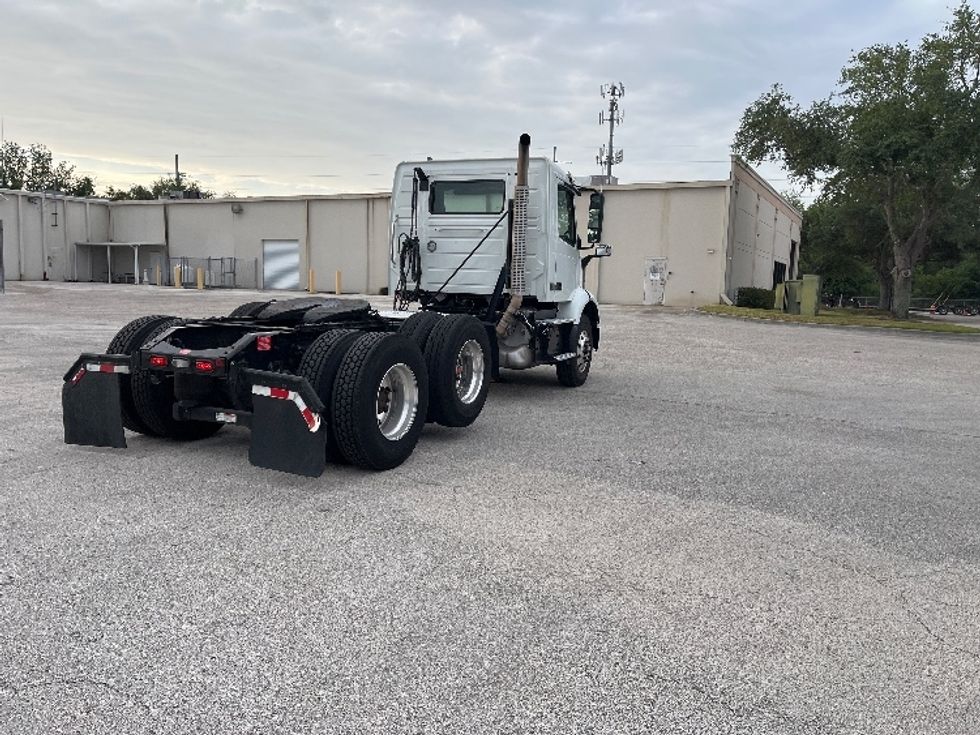 Day Cab Tractor-Heavy Duty Tractors-Volvo-2023-VNR62300-Tampa-FL-355,762\n\t\tmiles-$ 61,750 - Image 7