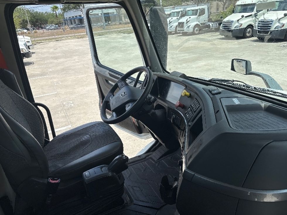 Day Cab Tractor-Heavy Duty Tractors-Volvo-2023-VNR62300-Tampa-FL-466,472\n\t\tmiles-$ 59,500 - Image 14