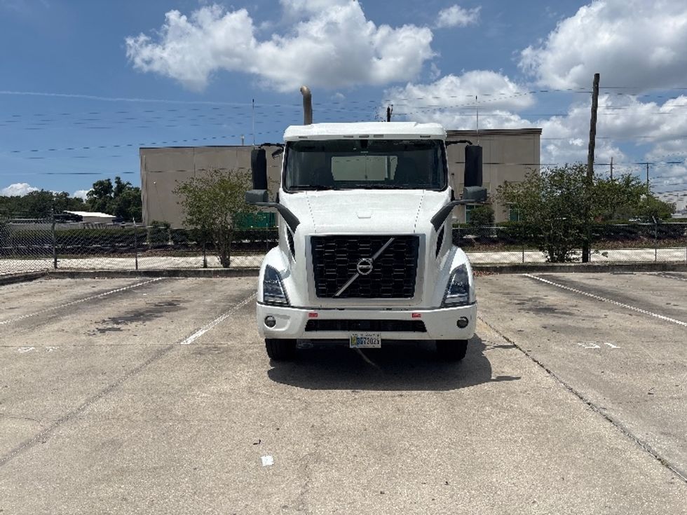 Day Cab Tractor-Heavy Duty Tractors-Volvo-2023-VNR62300-Tampa-FL-466,472\n\t\tmiles-$ 59,500 - Image 2