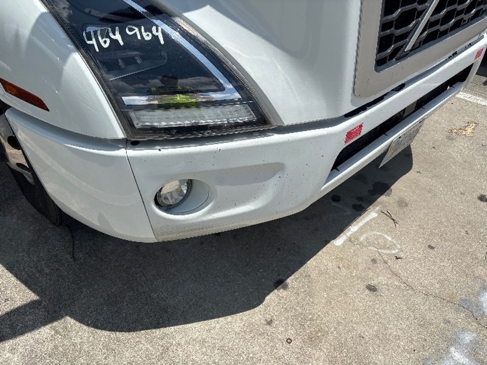 Day Cab Tractor-Heavy Duty Tractors-Volvo-2023-VNR62300-Tampa-FL-466,472\n\t\tmiles-$ 59,500 - Image 24