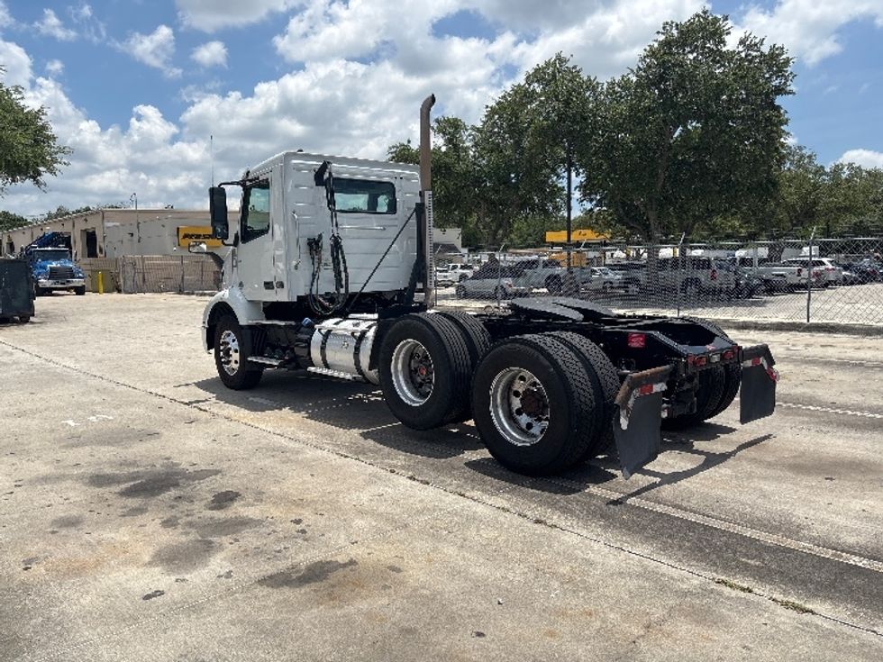 Day Cab Tractor-Heavy Duty Tractors-Volvo-2023-VNR62300-Tampa-FL-466,472\n\t\tmiles-$ 59,500 - Image 5