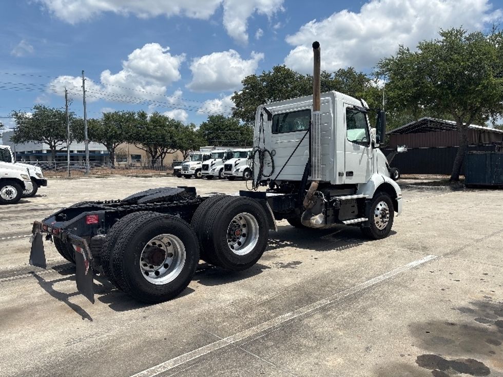 Day Cab Tractor-Heavy Duty Tractors-Volvo-2023-VNR62300-Tampa-FL-466,472\n\t\tmiles-$ 59,500 - Image 7