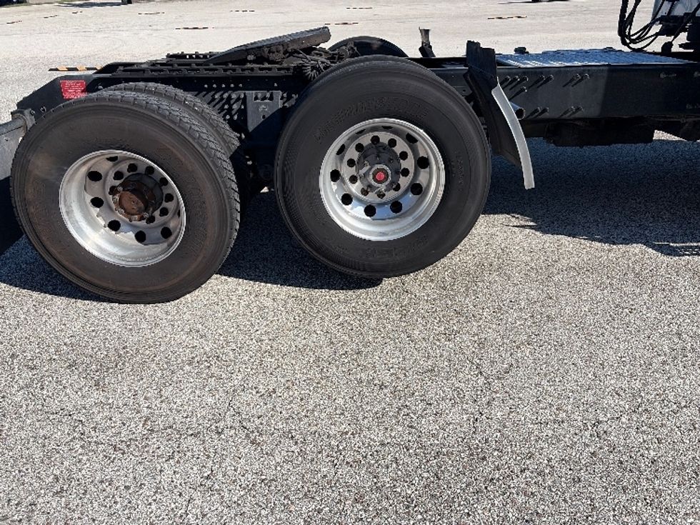 Day Cab Tractor-Heavy Duty Tractors-Volvo-2023-VNR62300-Tampa-FL-486,088\n\t\tmiles-$ 55,250 - Image 20