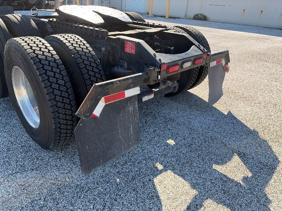 Day Cab Tractor-Heavy Duty Tractors-Volvo-2023-VNR62300-Tampa-FL-486,088\n\t\tmiles-$ 55,250 - Image 22