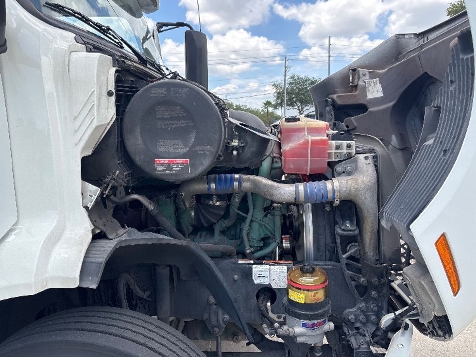 Day Cab Tractor-Heavy Duty Tractors-Volvo-2023-VNR62300-Tampa-FL-542,254\n\t\tmiles-$ 42,500 - Image 15