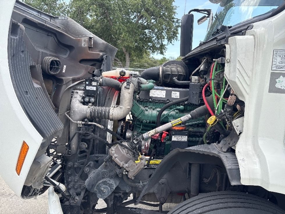 Day Cab Tractor-Heavy Duty Tractors-Volvo-2023-VNR62300-Tampa-FL-542,254\n\t\tmiles-$ 42,500 - Image 16